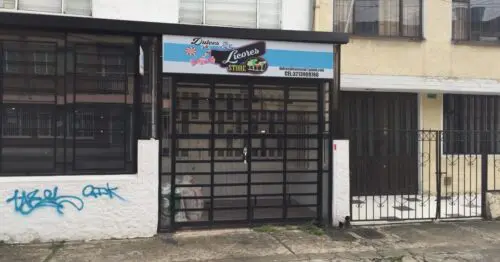 DULCES & LICORES STORE DULCES & LICORES STORE
